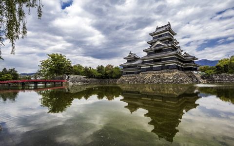「カラス城」が鎮座する長野県松本市の魅力