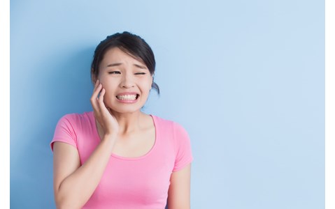 なったら辛い「口内炎」の治し方、間違ってるのは？