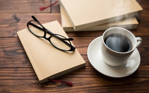 名作文学をAIがコーヒーで表現？「飲める文庫」