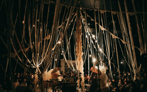 音、布、光が織り成す世界観！ 「仕立て屋のサーカス」の即興舞台
