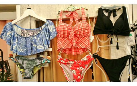 今年の水着のトレンドは？ 渋谷の人気店は「更衣室」に秘密も…！