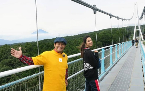 山口智充＆浦浜アリサ、富士山が見える「日本一の吊り橋」に興奮！