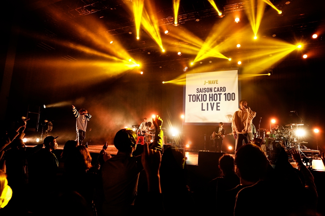Nulbarich×Vaundy、魂を揺らす熱演！ 「J-WAVE SAISON CARD TOKIO HOT 100 LIVE」ライブレポート