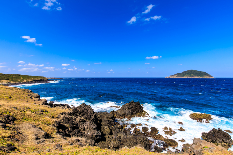 透き通る海が生んだ塩や魚─長崎県・五島列島のグルメや歴史を、日本文化に詳しい作家が語る