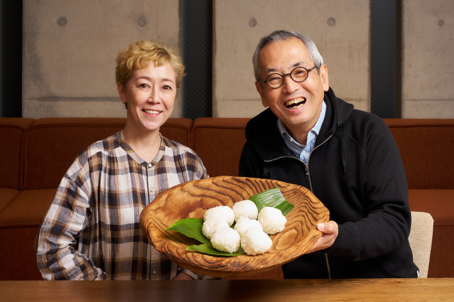 土井善晴が伝授する「惜しみながら食べるほどおいしい塩むすびの作り方」 クリス智子と語り合う