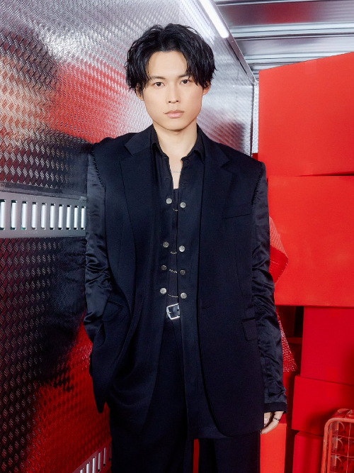 SixTONES 松村北斗が、King Gnu 新井和輝と対談！ 制作秘話から“偏見選手権”まで…6月3日(火)24時からオンエア