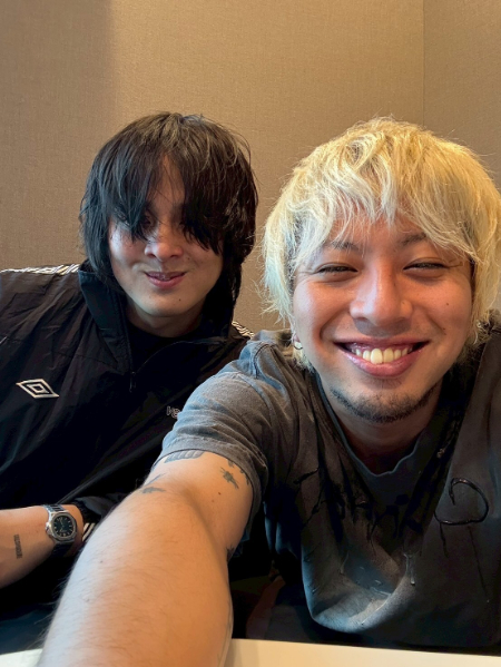King Gnuのライブ演出も手がけたOSRIN×山田健人が対談。ふたりはクリエイターとして、どう違う?