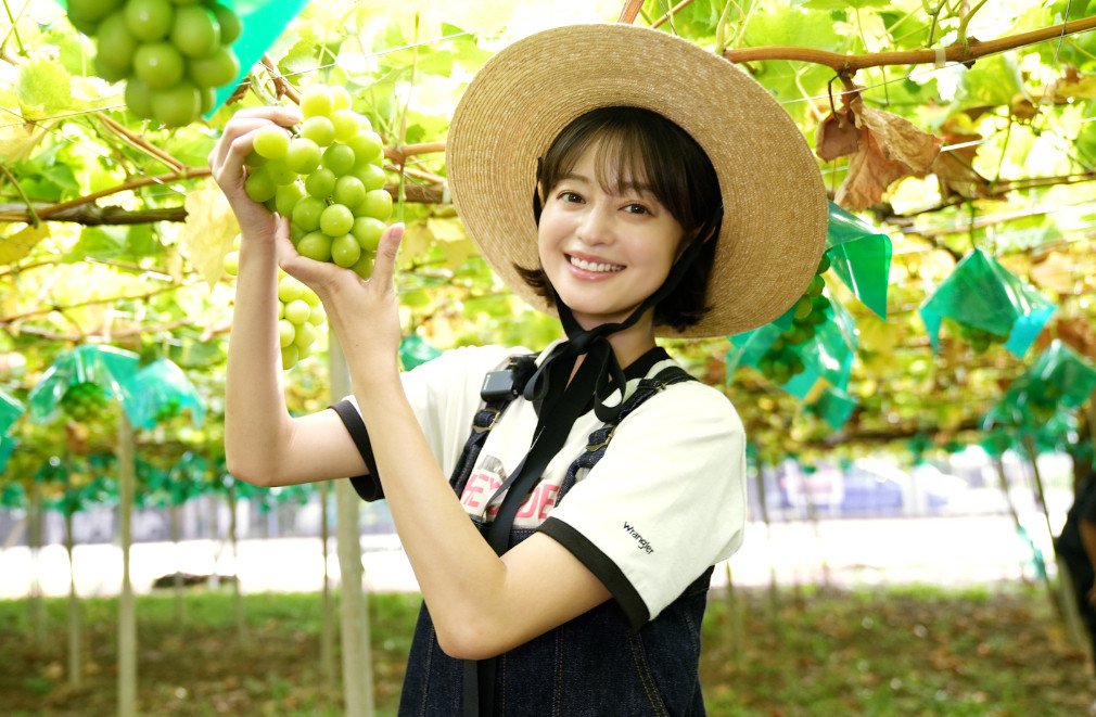 「種無しぶどう」、どうやって種をなくしてる？ 小林涼子がフルーツ王国山梨のぶどう農園を取材