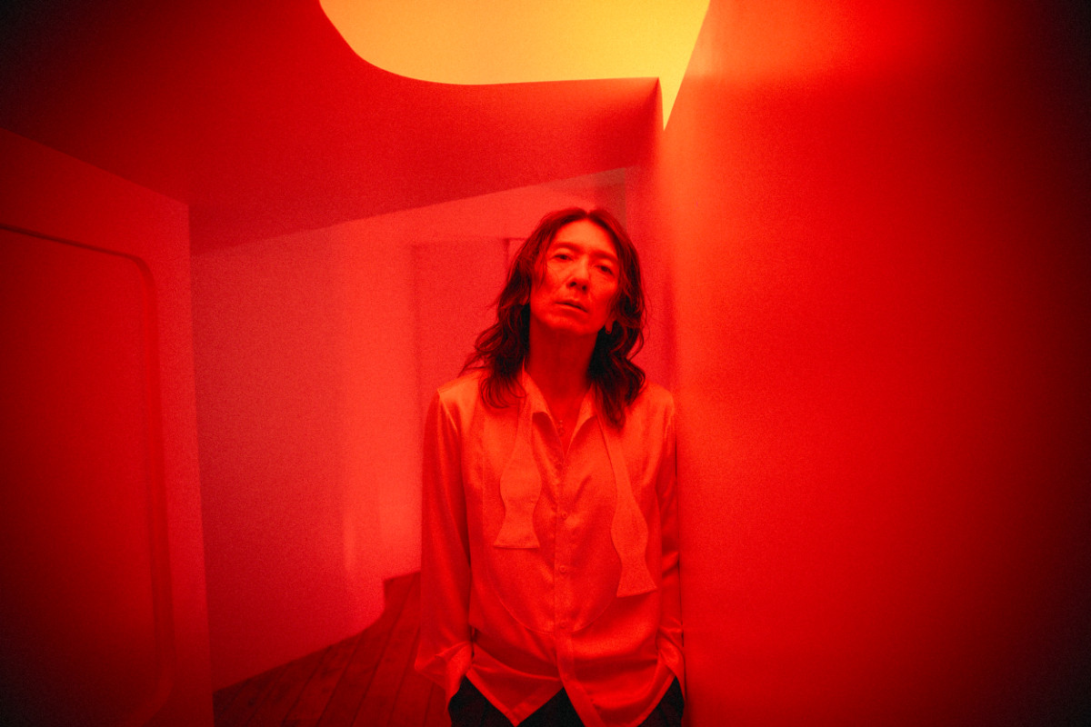 吉井和哉、ロックの光と影を生き抜いた本音─映画『みらいのうた』の秘話を、本人や監督、演出家の山田健人がトーク