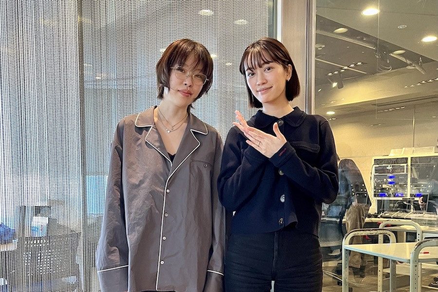 ハロプロに熱中した少女が、バイラルヒットを生むアーティストになるまで。Akiの創作に迫る