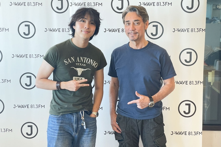 今、ラジオに愛されるシンガーソングライター・Rol3ert、ライブ前は“JUJUと同じルーティン”？喉を潤す食べ物とは？