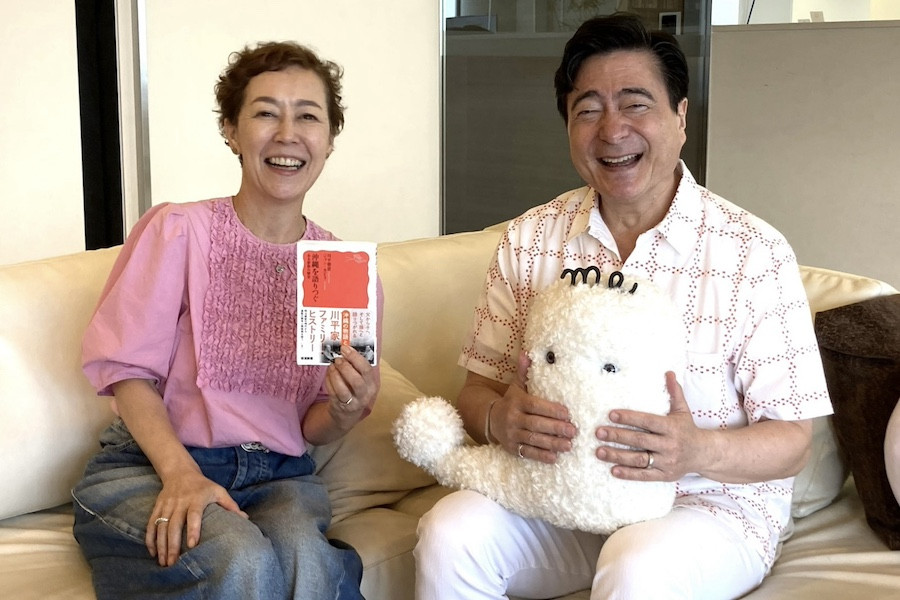 戦後沖縄を生きた父との対話を書籍化――ジョン・カビラが生前の母に訊いておきたかったこととは？