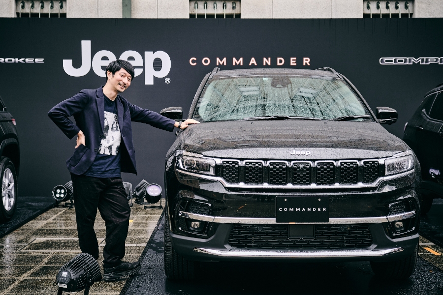 進化したJeepは、ラグジュアリーに都市も乗りこなす。“異空間”で開催