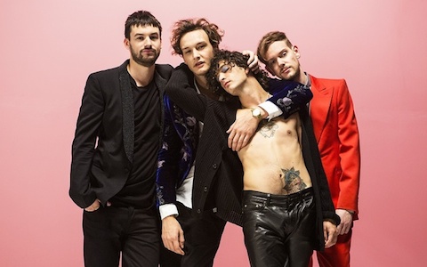 THE 1975マシューのファッションのこだわり | J-WAVE NEWS