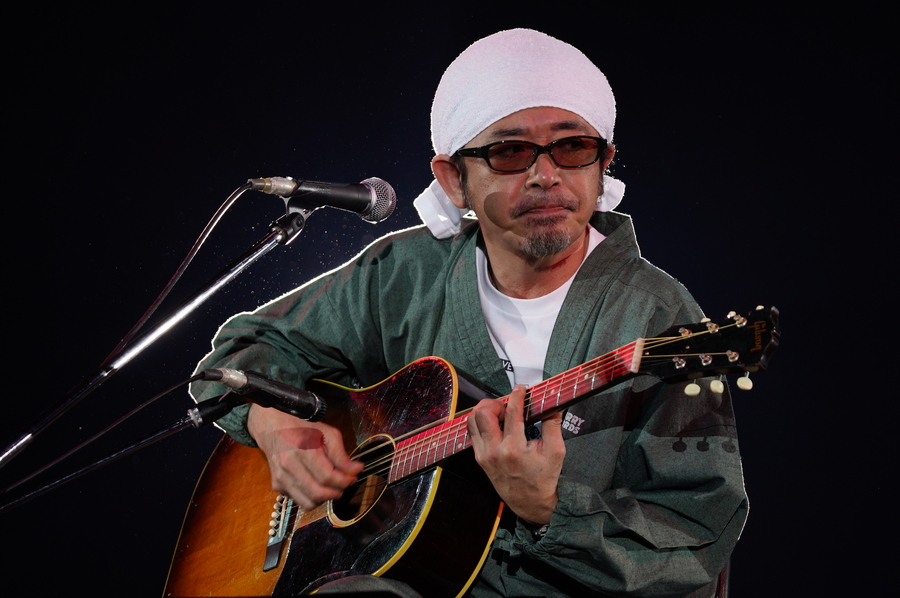 奥田民生、マイペースに“さすらう” 年の瀬の両国国技館で【「ギター