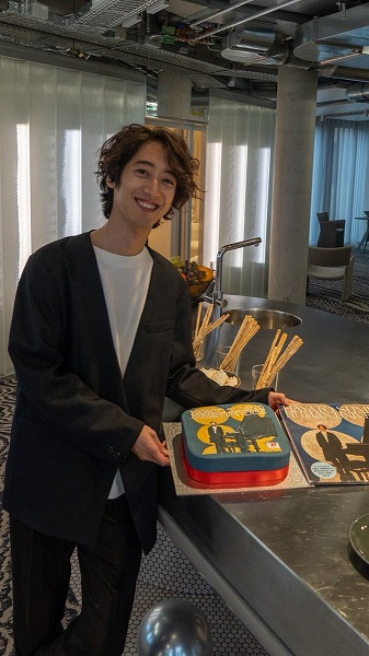 世界デビューしたピアニスト・角野隼斗が、自分の“利き耳”に