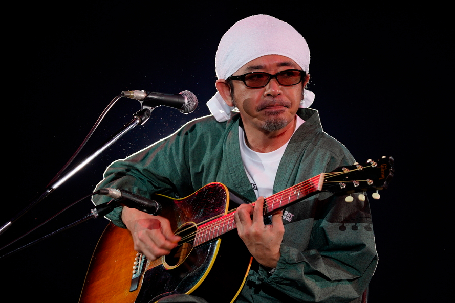 奥田民生、720万のギターを値切って…デビューの経緯など音楽人生を