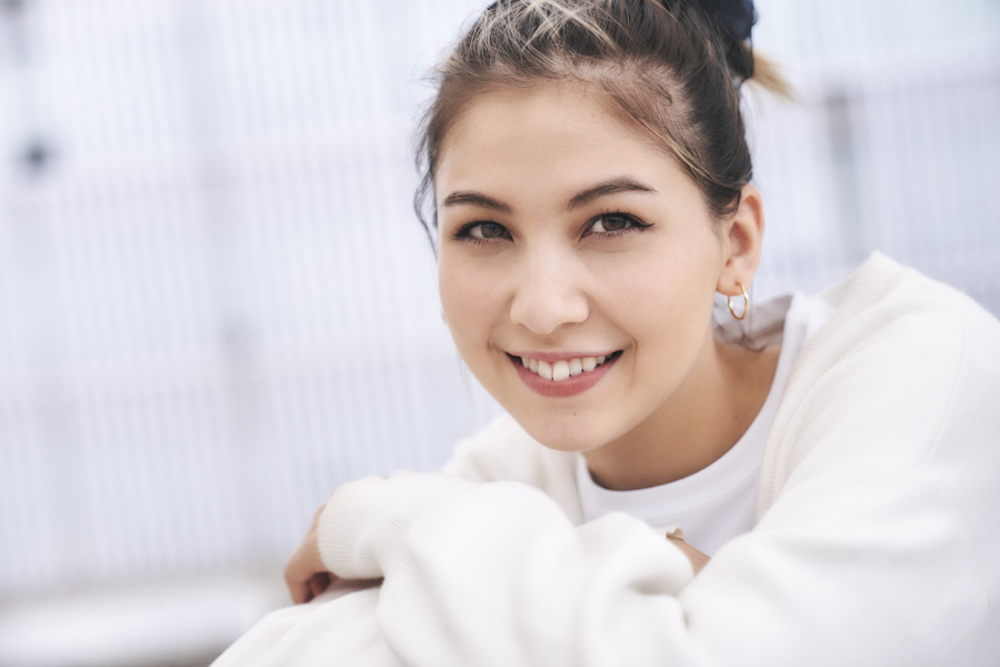 本当の意味の「キレイ」とはなんだろう? 23歳のモデル・長谷川ミラの思いと、大切な“ケア”とは | J-WAVE NEWS