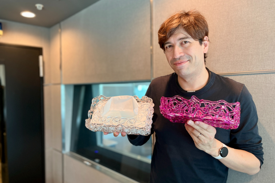 まるでガラス細工なティッシュケース！ リサイクルプラスチックの美