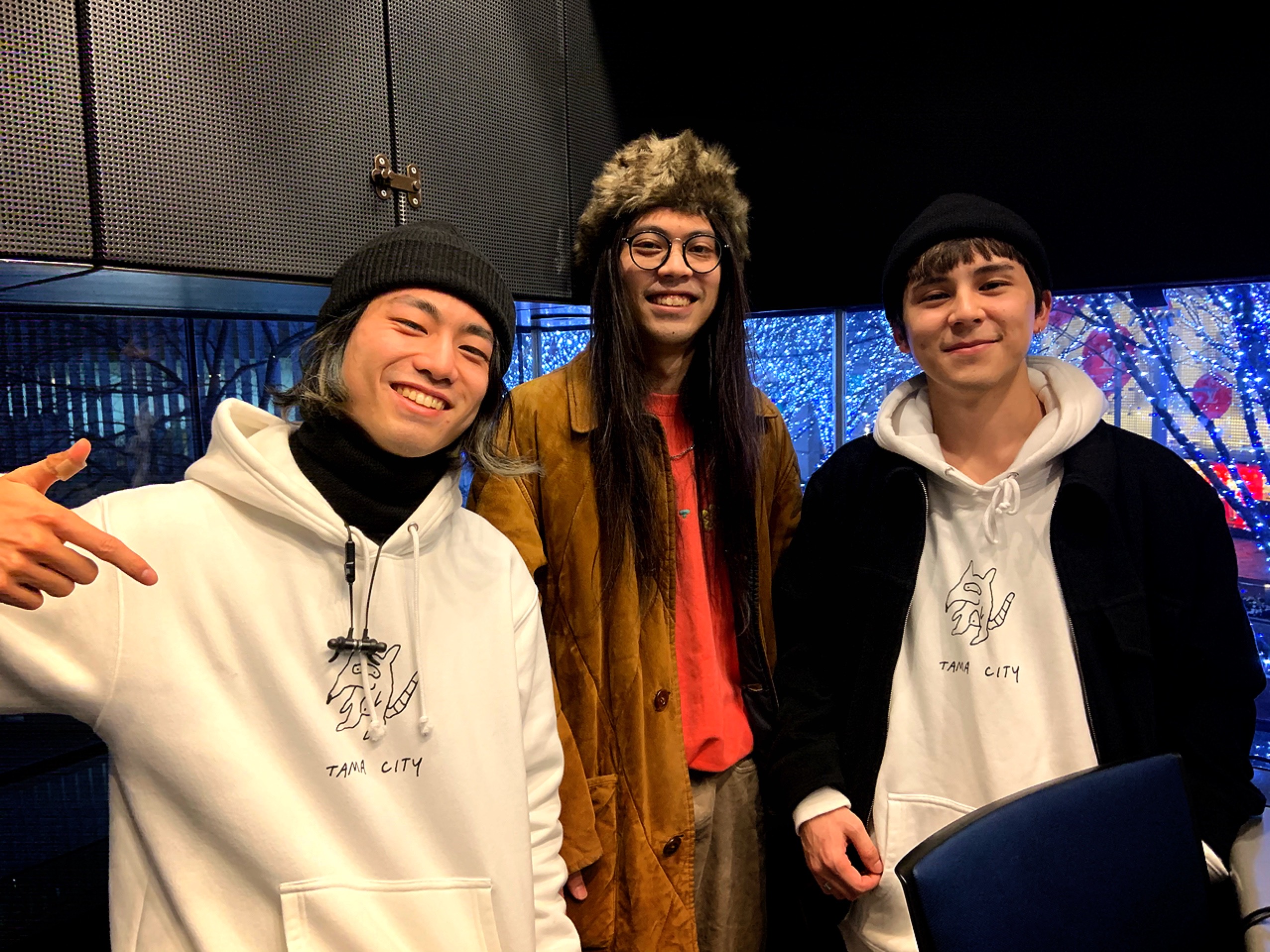 DYGLが最近のお気に入りの曲を紹介！ 秋山の「時差ボケ」な近況も | J