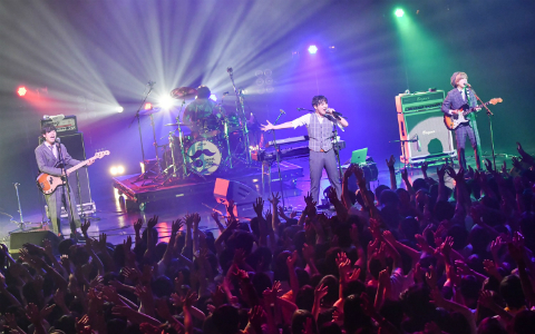 Official髭男dism「みんなで一緒に踊ろう！」六本木の夜を盛り上げる