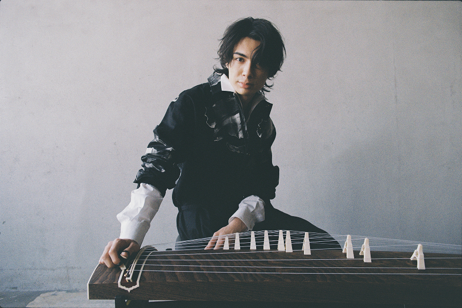 坂本龍一への敬愛から生まれた、日本の伝統「箏曲」にエフェクターを