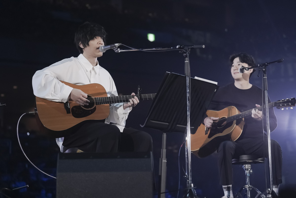 内澤崇仁＋佐藤拓也（androp）のライブ写真をお届け！ ギター弾き語り