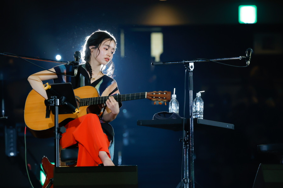 藤原さくらのライブ写真をお届け! 吉澤嘉代子とのコラボも。「ギター 藤原さくらのライブ写真をお届け! 吉澤嘉代子とのコラボも。「ギター