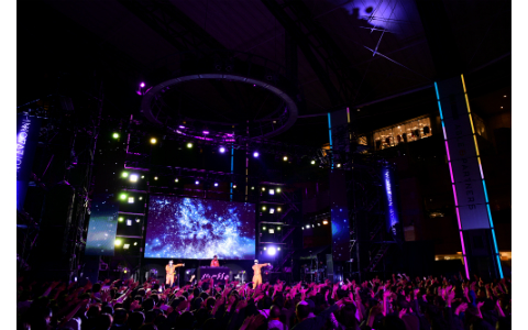 m-flo、LEDダンサーと共演！その輝きで野外ステージがクラブに