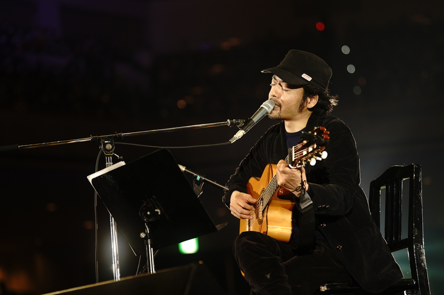 七尾旅人が弾き語りライブ【「ギタージャンボリー2023」フォトレポート