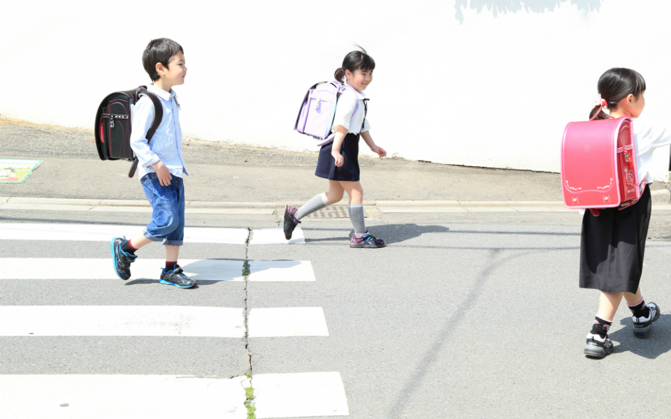 子どもが 青信号でも交通事故に巻き込まれる 理由とは 5月は小学1年生の事故が増加 J Wave News