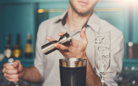 はまぐりエキス入りのジュースで…変わり種カクテル、野村訓市が