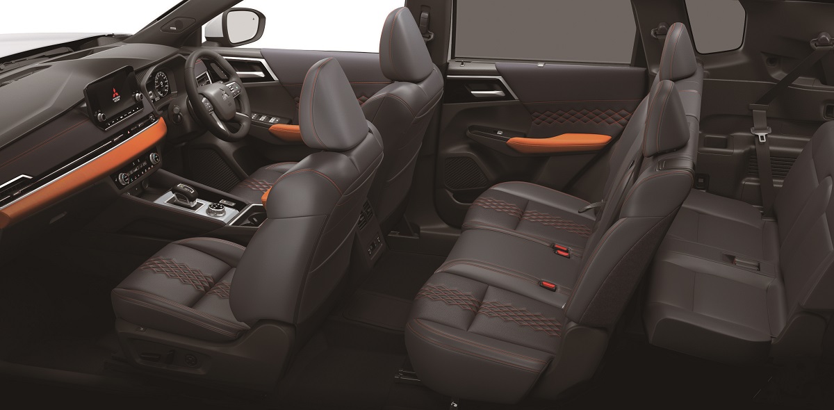 the_all_new_outlander_interior_img_14_low.jpg